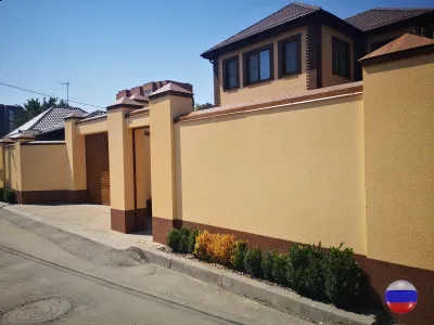 Отделка забора штукатуркой мраморная крошка